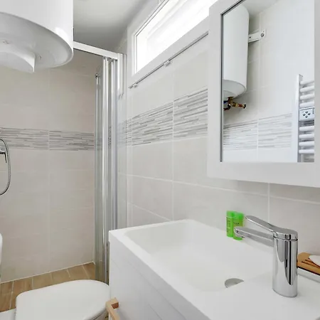 Charming For 2 - Near Voltaire & 11th Arr Town Hall, Apartamento Paris